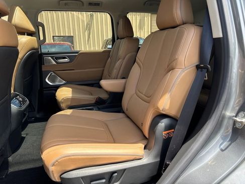 Used 2025 INFINITI QX80 Sensory AWD/4WD image 7