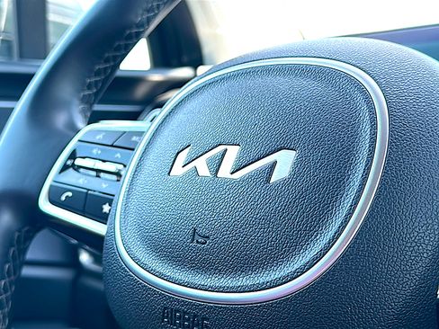 Used 2024 Kia Sorento S image 31