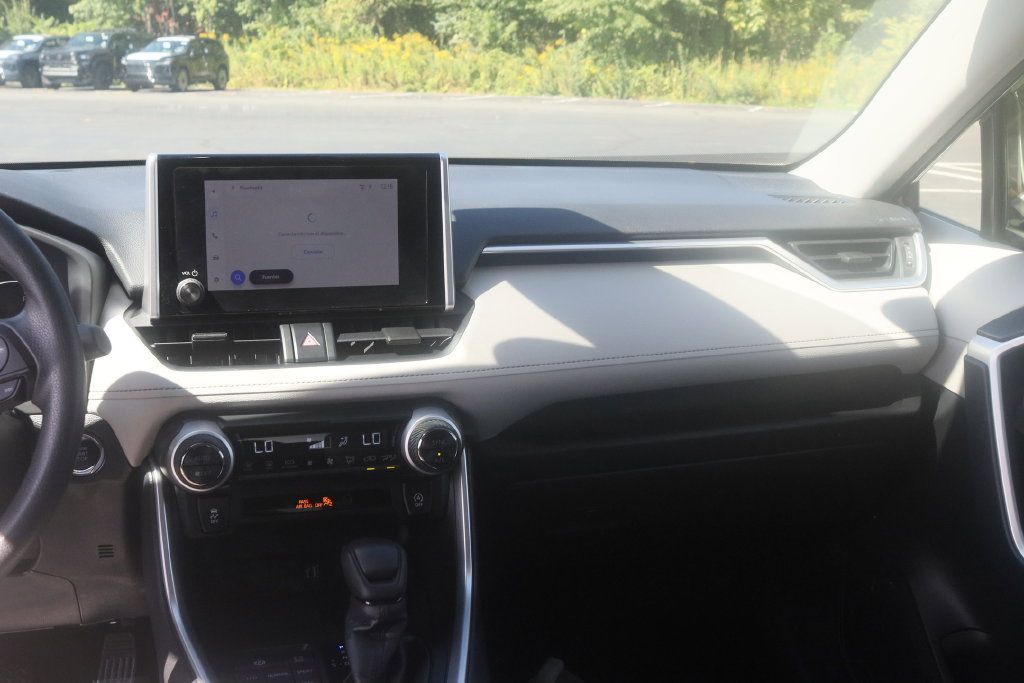 Used 2025 Toyota RAV4 XLE AWD/4WD image 21