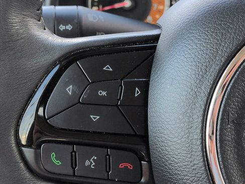 Used 2020 Jeep Renegade Altitude FWD image 22