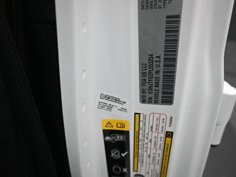 Used 2023 Jeep Gladiator Overland image 19