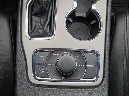 Used 2022 Jeep Grand Cherokee Laredo X AWD/4WD image 18