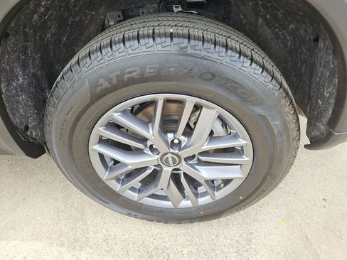 Used 2023 Nissan Rogue S image 25