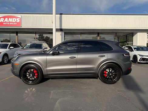 Used 2024 Porsche Cayenne w/ Technology Package AWD/4WD image 16