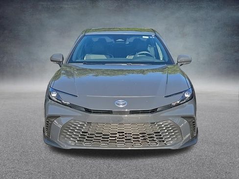 Used 2025 Toyota Camry SE FWD image 3
