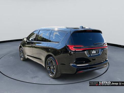 New 2026 Chrysler Pacifica Limited w/ Uconnect Theater Family Group image 7