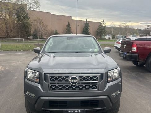Used 2023 Nissan Frontier SV w/ SV Convenience Package image 2