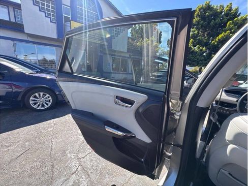 Used 2013 Toyota Avalon Limited image 23