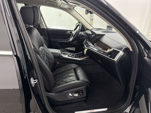 Used 2025 BMW X7 xDrive40i w/ Premium Package image 32