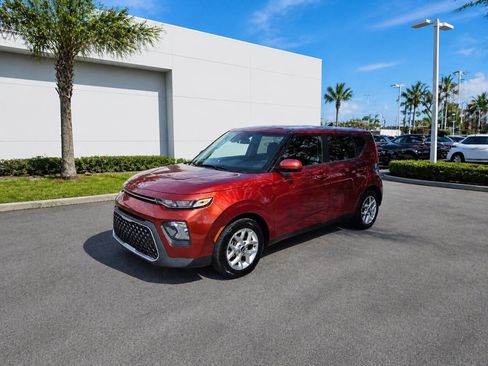 Used 2022 Kia Soul LX w/ Technology Package FWD image 1