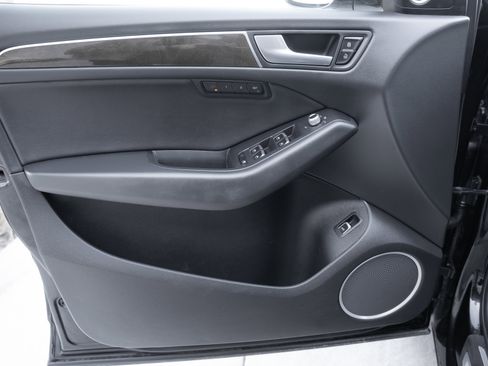 Used 2016 Audi Q5 2.0T Premium Plus w/ Technology Package image 18