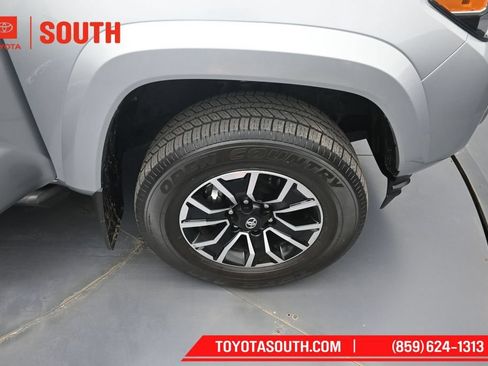 Used 2023 Toyota Tacoma TRD Sport AWD/4WD image 30