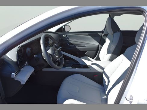 New 2026 Hyundai Elantra Limited FWD image 10