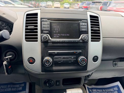 Used 2017 Nissan Frontier SV AWD/4WD image 23