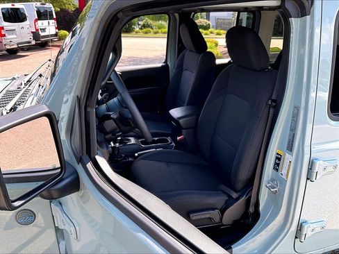Used 2023 Jeep Wrangler Unlimited w/ Cold Weather Group AWD/4WD image 10