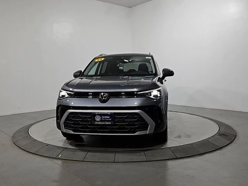 Certified 2025 Volkswagen Taos SE FWD image 9