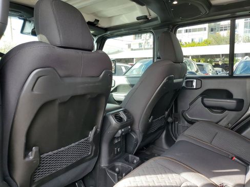 Used 2024 Jeep Gladiator Mojave w/ Safety Group image 9