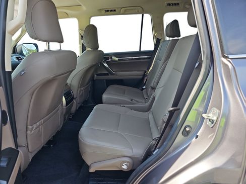 Used 2023 Lexus GX 460 Premium w/ Accessory Package AWD/4WD image 11