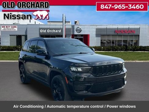 Used 2023 Jeep Grand Cherokee Altitude AWD/4WD image 6