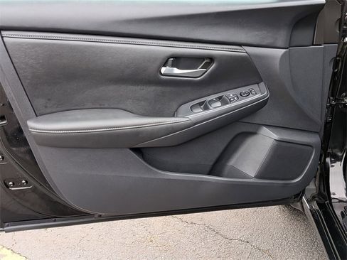 Used 2025 Nissan Sentra SV image 9