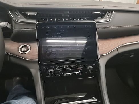 New 2025 Jeep Grand Cherokee L Summit image 17