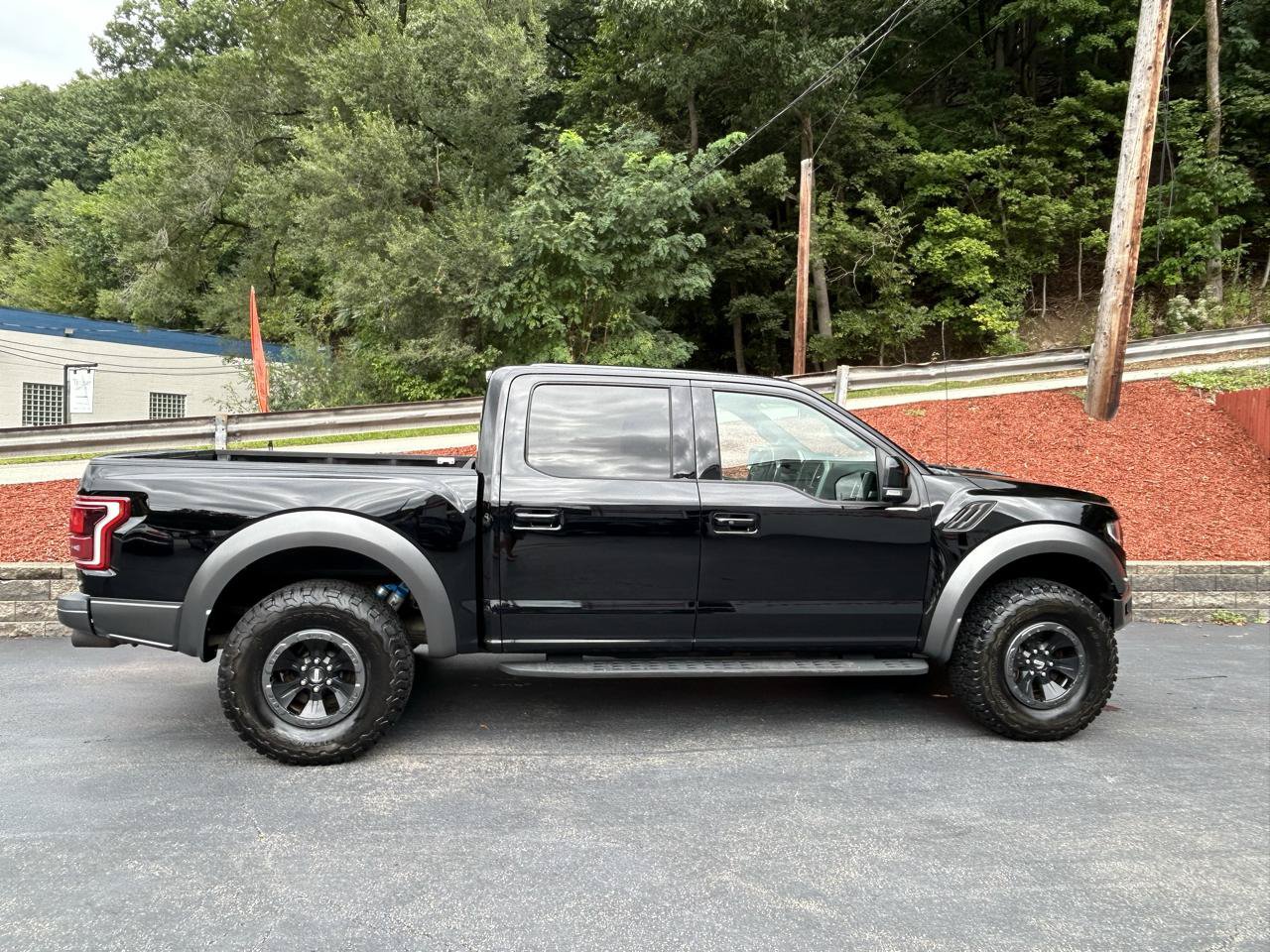 Used 2017 Ford F150 Raptor w/ Equipment Group 802A Luxury AWD/4WD image 5