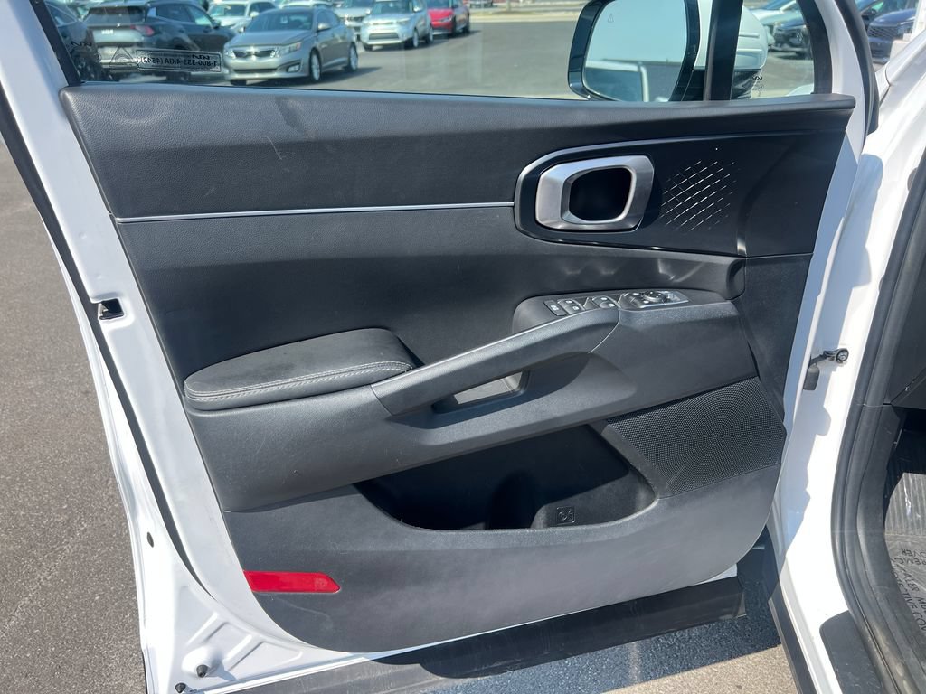 Certified 2023 Kia Sorento LX AWD/4WD image 10