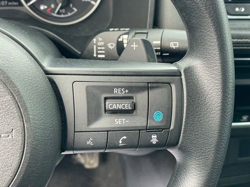 Certified 2025 Nissan Rogue SV AWD/4WD image 17