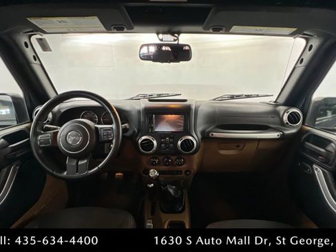 Used 2017 Jeep Wrangler Unlimited Rubicon AWD/4WD image 9