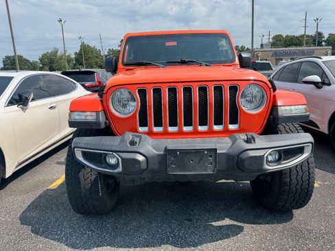 Used 2018 Jeep Wrangler Unlimited Sahara w/ Dual Top Group AWD/4WD image 3