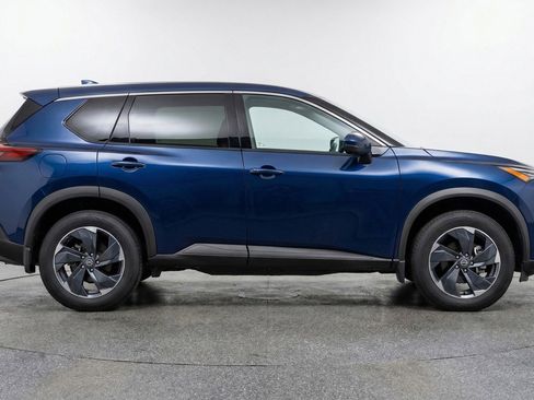 Used 2025 Nissan Rogue SV AWD/4WD image 11