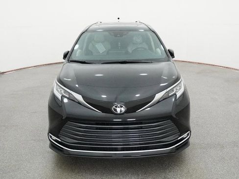 New 2026 Toyota Sienna Limited image 5