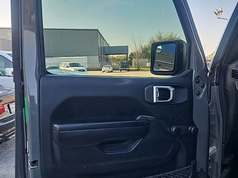 Used 2022 Jeep Gladiator Sport image 10