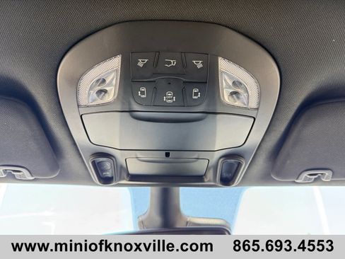 Used 2025 Chrysler Pacifica Limited FWD image 29