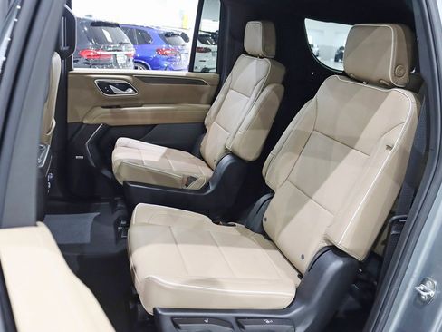 Used 2024 Chevrolet Suburban Premier w/ Premium Package image 32