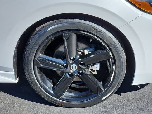 Certified 2023 Nissan Sentra SR w/ Trunk Package FWD image 8