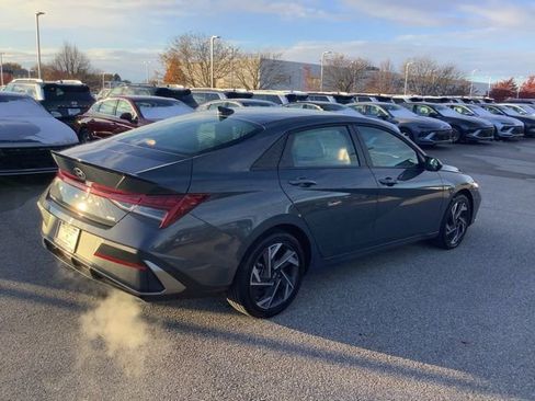 Certified 2025 Hyundai Elantra SEL image 5