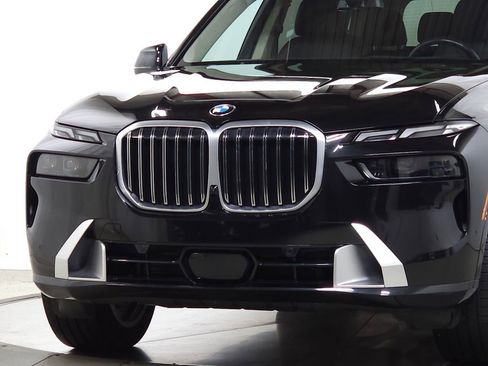 Used 2023 BMW X7 xDrive40i w/ Premium Package image 3