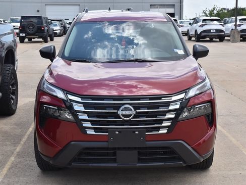 Used 2025 Nissan Rogue S FWD image 3
