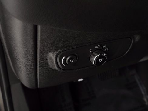 Used 2023 Chevrolet Equinox LT w/ Driver Convenience Package image 24