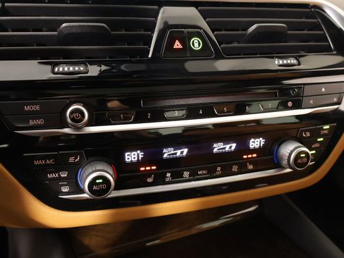 Used 2019 BMW 530e xDrive w/ Convenience Package image 8