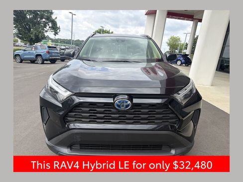 Used 2023 Toyota RAV4 LE AWD/4WD image 1