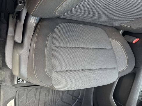 Used 2021 Chevrolet Traverse LT image 16