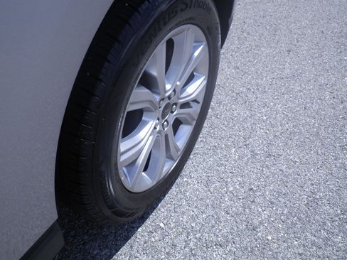 Certified 2024 Ford Edge Titanium image 11