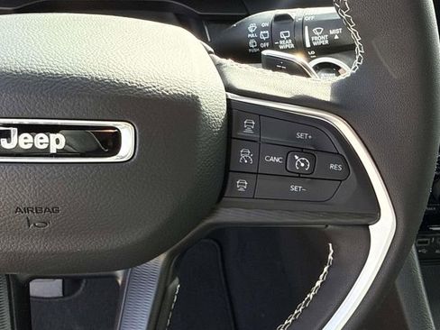 New 2025 Jeep Grand Cherokee Altitude image 16