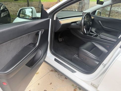 Used 2021 Tesla Model Y Long Range AWD/4WD image 2
