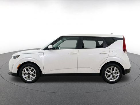 Used 2025 Kia Soul LX w/ LX Technology Package FWD image 4