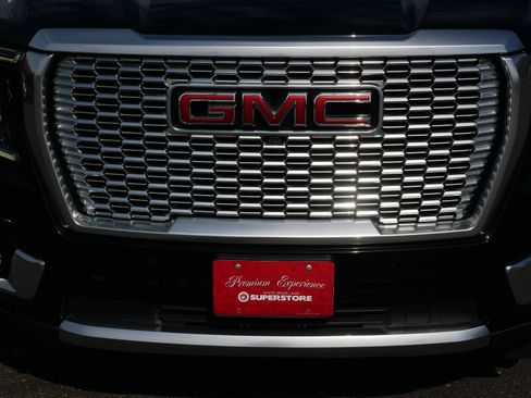 Used 2022 GMC Yukon XL Denali AWD/4WD image 8