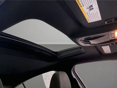 Used 2017 Chevrolet Cruze LT FWD image 25