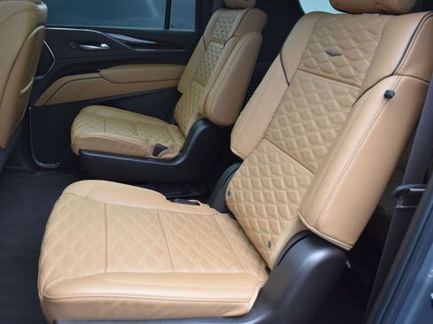 Certified 2024 Cadillac Escalade ESV Premium Luxury AWD/4WD image 28